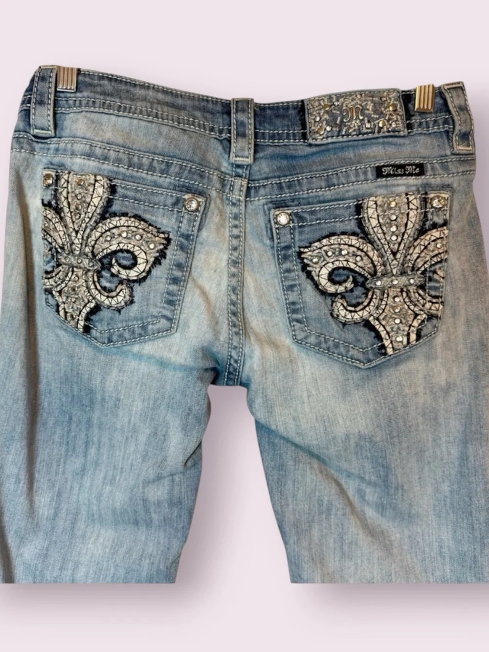 Miss Me Embellished Signature Cuffed Capri Jeans Distressed Light Wash Blue 28